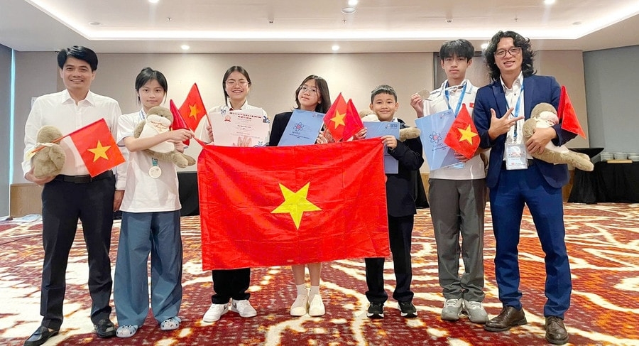 Vietnamese students win five medals at 2025 World Young Physicist Olympiad